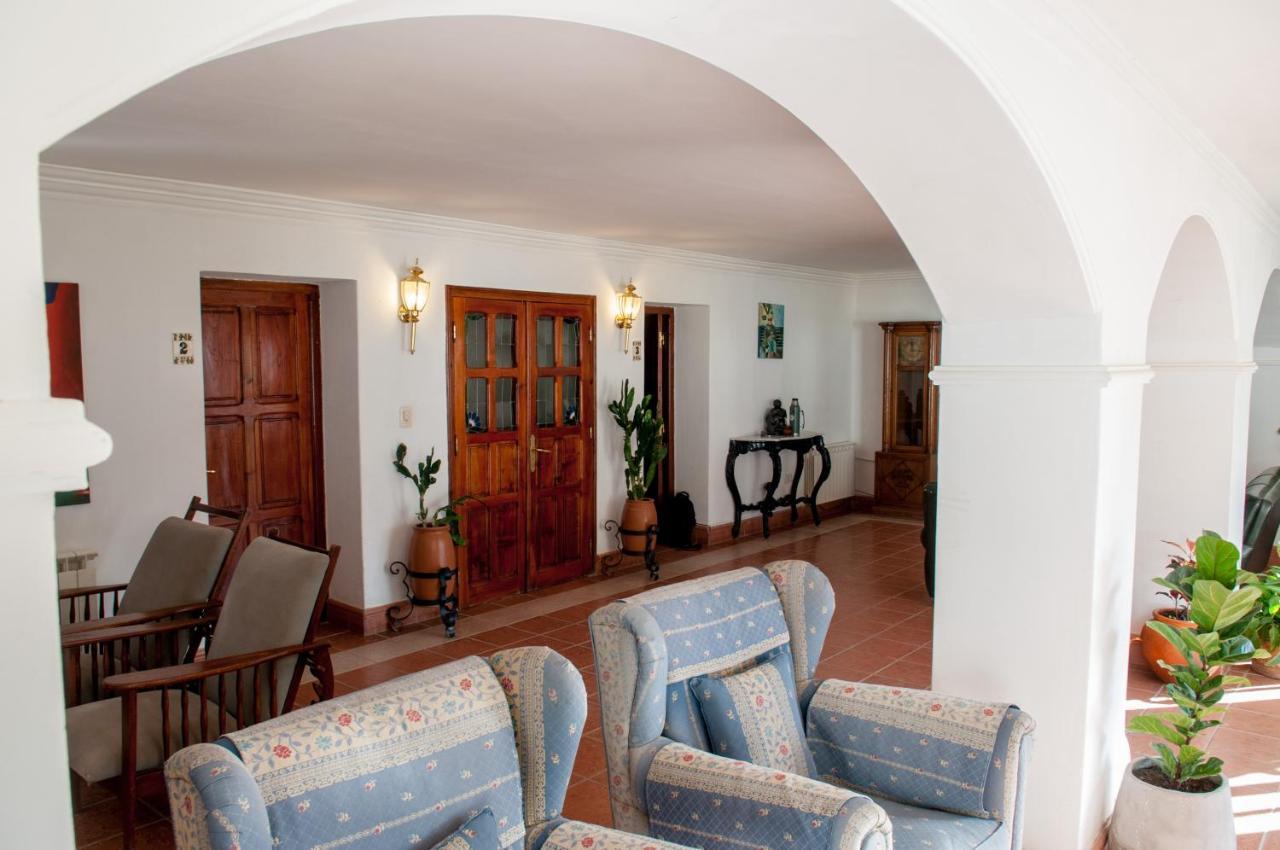 Tampu Hotel Cachí Екстериор снимка